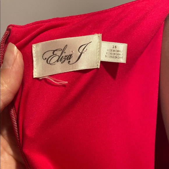 Eliza J Red V-Neck Sheath Midi Dress - Picture 9 of 10